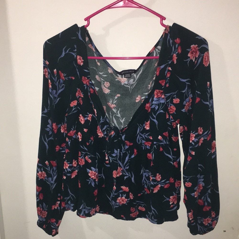 SOLD ON VINTED— American Eagle Low Cut Floral Top Size Medium